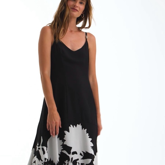 WHBM Absolutely stunning Black and White Floral Dress New - Picture 11 of 14